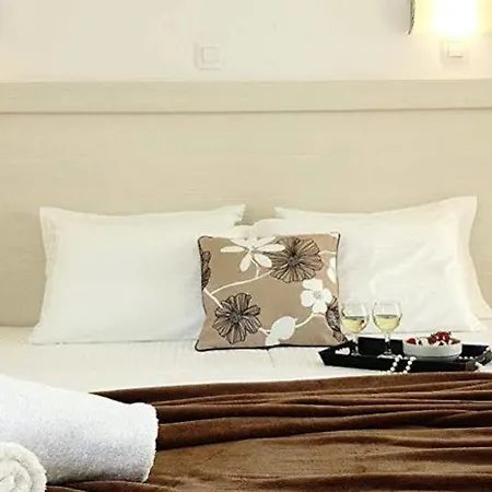 Crown Apartment *